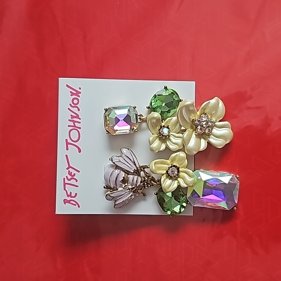 Betsey Johnson Jewelry - A pair of earrings